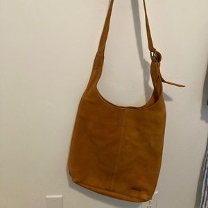 Duluth Trading Co Lifetime Leather Crossbody Bag in Cognac - Large